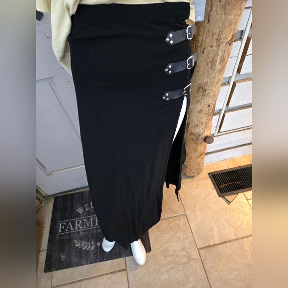 Black Buckle Detail Women's Skirt - Picture 1 of 8